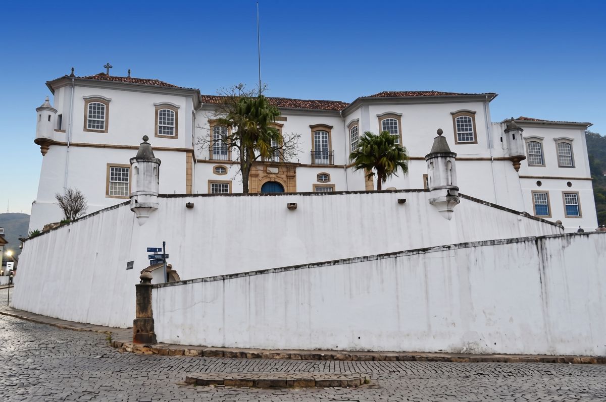 O prédio do Museu de Ciência e Técnica da Escola de Minas, na Praça Tiradentes, em Ouro Preto